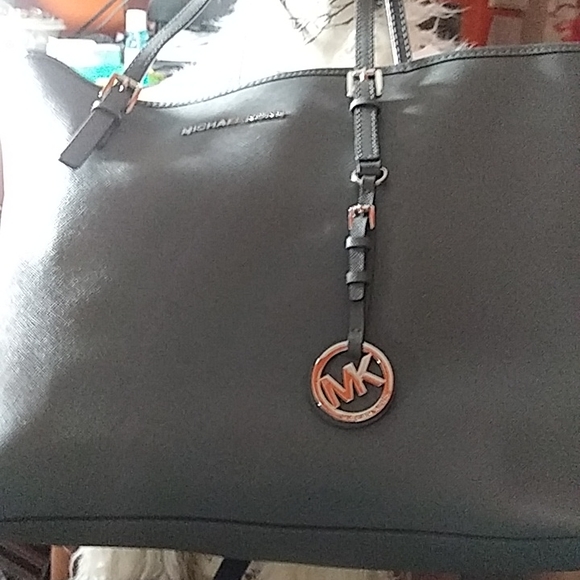 BNWT Michael Kors Jet Set Saffiano Leather Tote - Picture 2 of 6